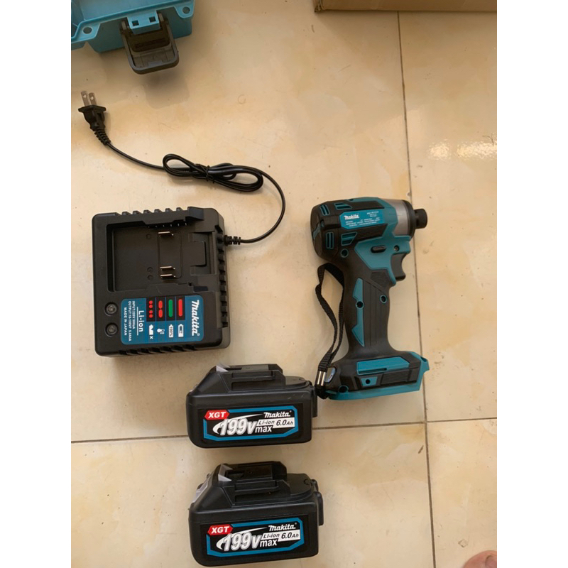 Máy chuyên vit makita 173 có chỉnh lực trên đầu máy