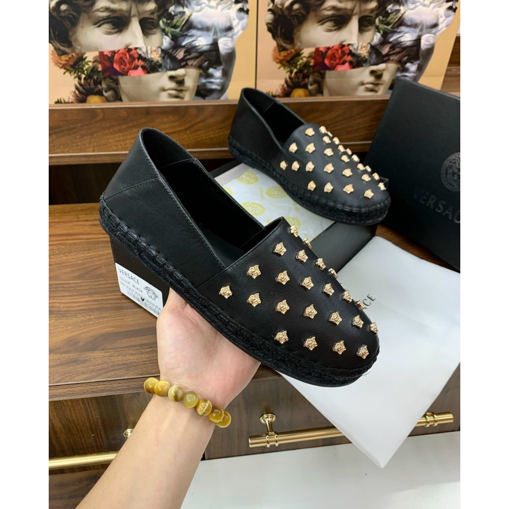 Giày Lười Nam đạt bê Họa Tiết Đính Mặt Vàng full hộp . GIày Lười Da Trơn bùi đặt đính đá Giản Siêu Đẹp