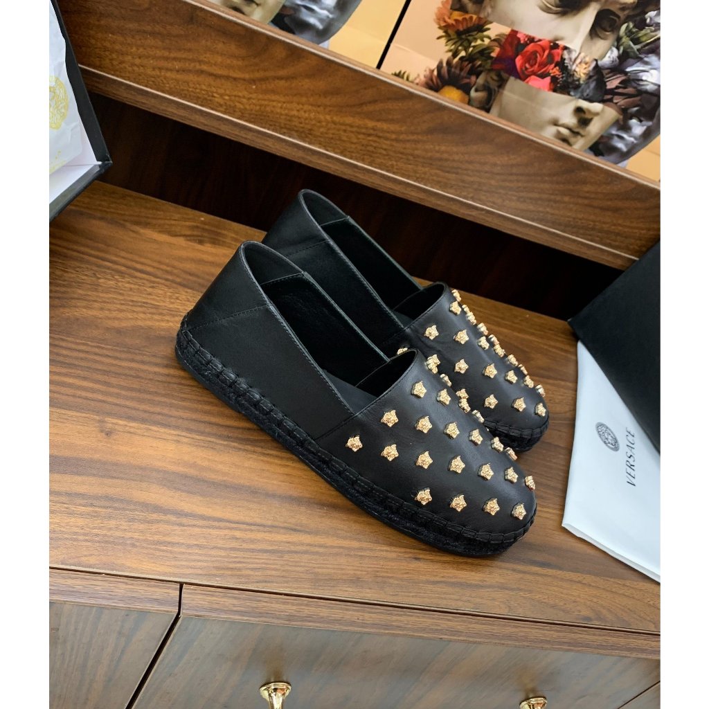 Giày Lười Nam đạt bê Họa Tiết Đính Mặt Vàng full hộp . GIày Lười Da Trơn bùi đặt đính đá Giản Siêu Đẹp