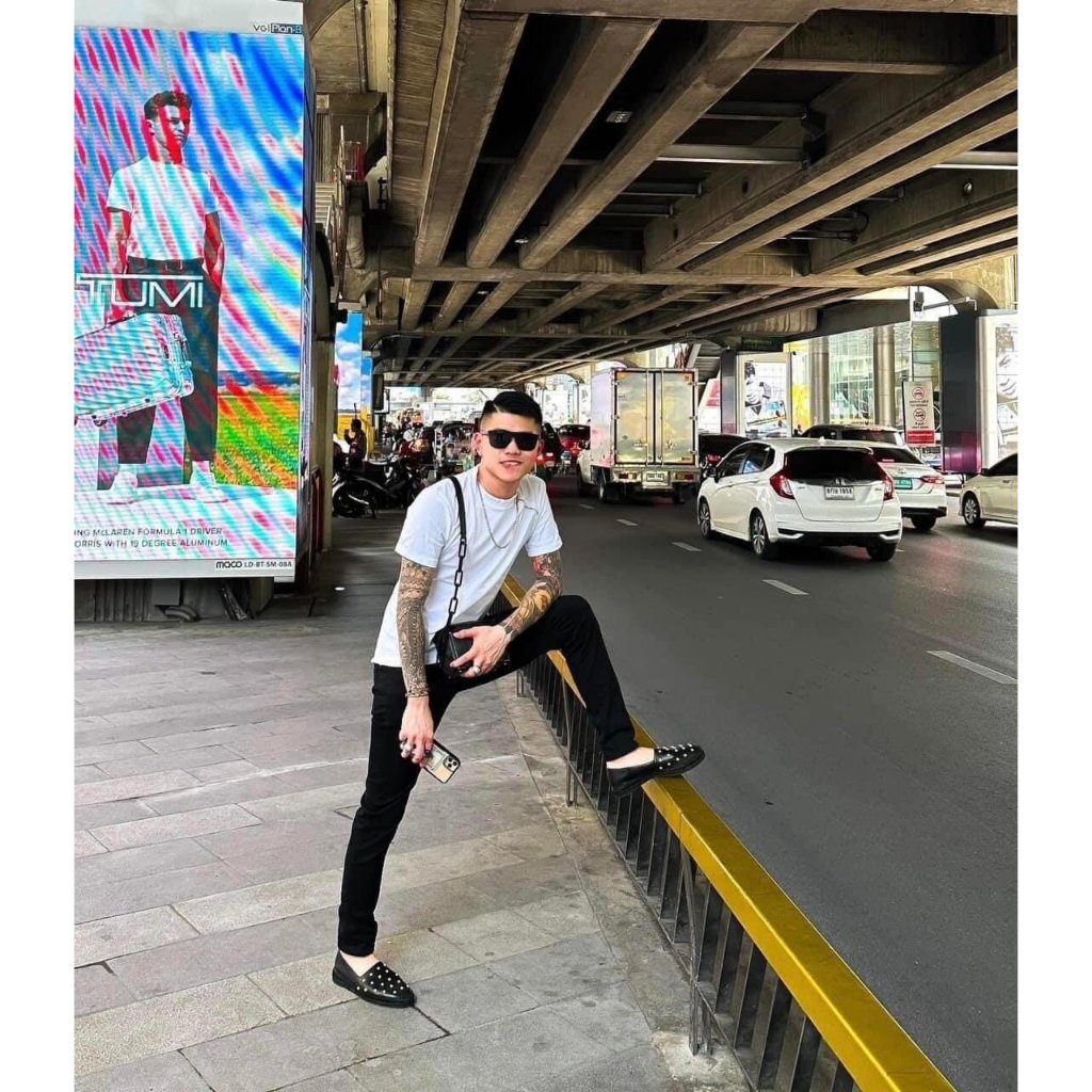 Giày Lười Nam đạt bê Họa Tiết Đính Mặt Vàng full hộp . GIày Lười Da Trơn bùi đặt đính đá Giản Siêu Đẹp