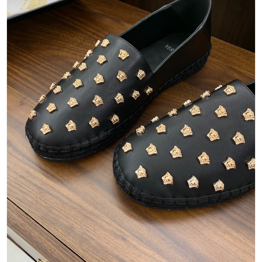 Giày Lười Nam đạt bê Họa Tiết Đính Mặt Vàng full hộp . GIày Lười Da Trơn bùi đặt đính đá Giản Siêu Đẹp