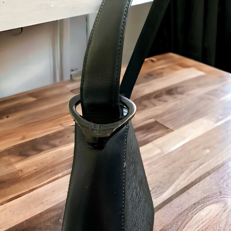 • Túi B.AL.E.N.CI.A.GA BB da epi đen bóng• Vui lòng đọc kỹ mô tả•