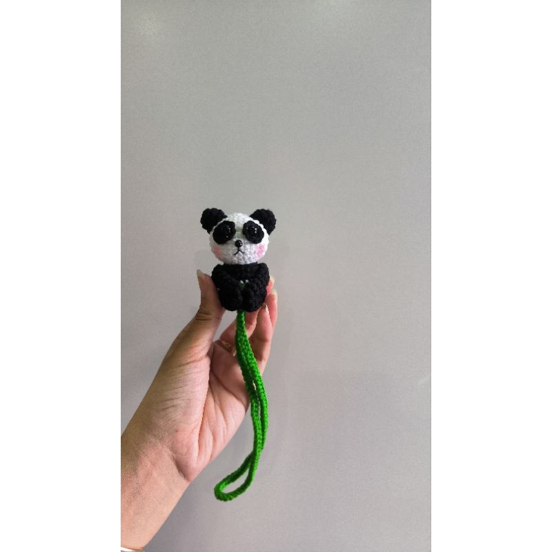 Móc khoá panda đu dây bằng len handmade
