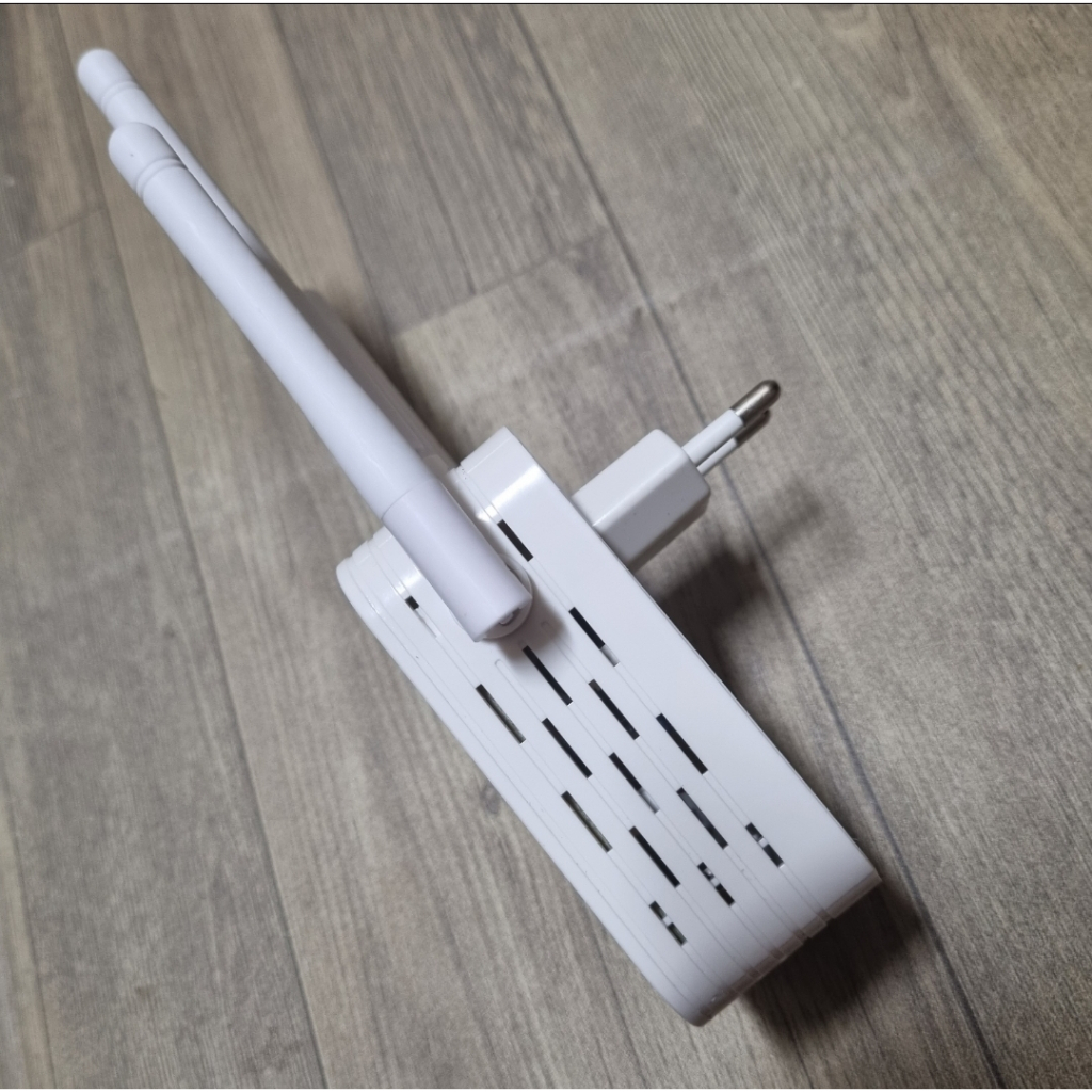 Bộ phát wifi 4 râu xuyên tường. tốc độ cao 300MBs, có thêm chức năng kích sóng wifi yếu thành sóng khỏe