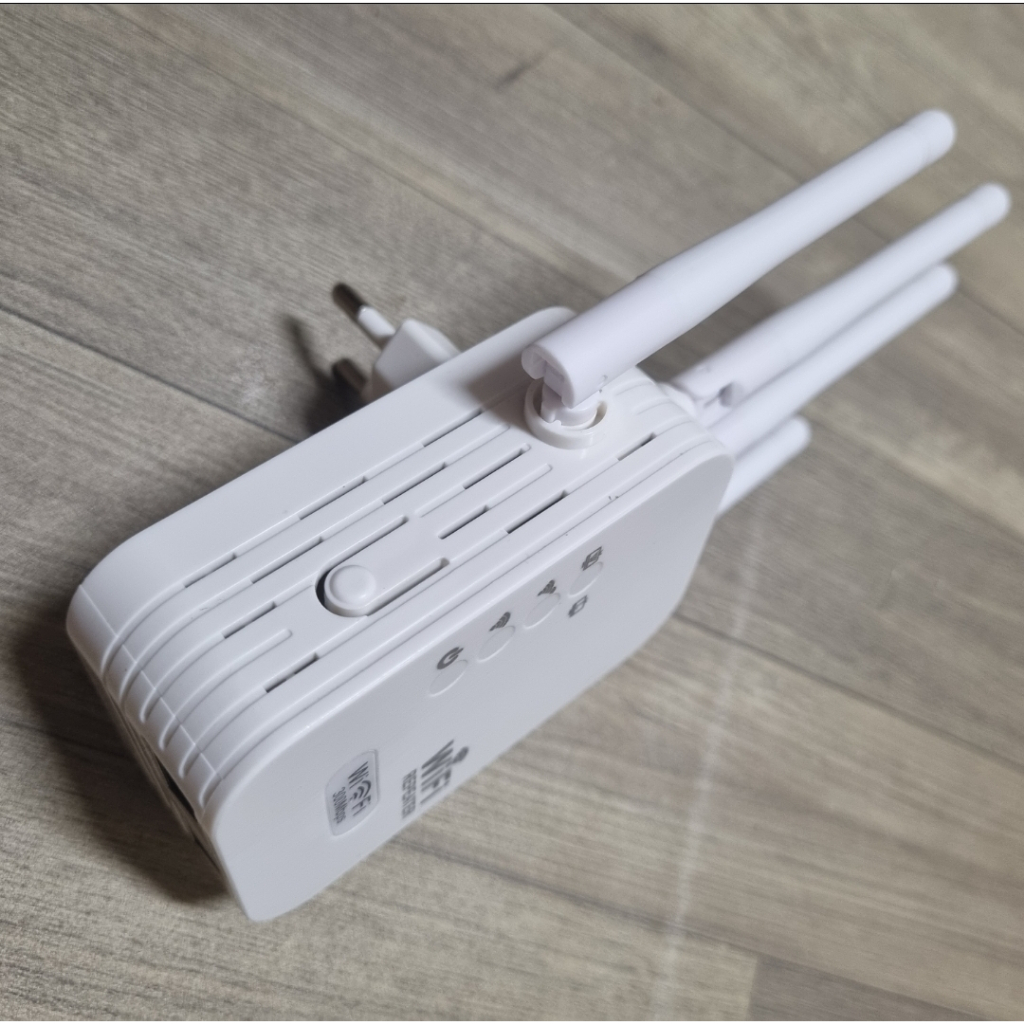 Bộ phát wifi 4 râu xuyên tường. tốc độ cao 300MBs, có thêm chức năng kích sóng wifi yếu thành sóng khỏe