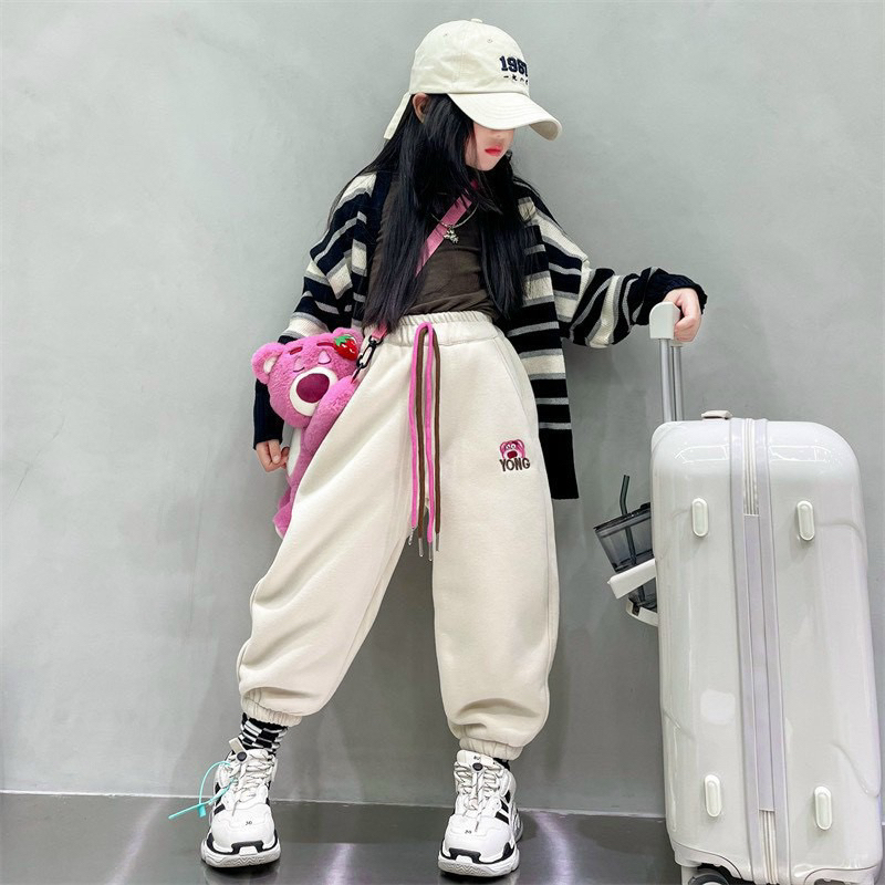 Túi đeo chéo hoạ tiết gấu dâu hồng   size 25 cm dễ thương