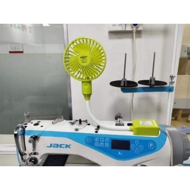 Quạt máy may mini có đế nam châm hít sử dụng cho ngành may