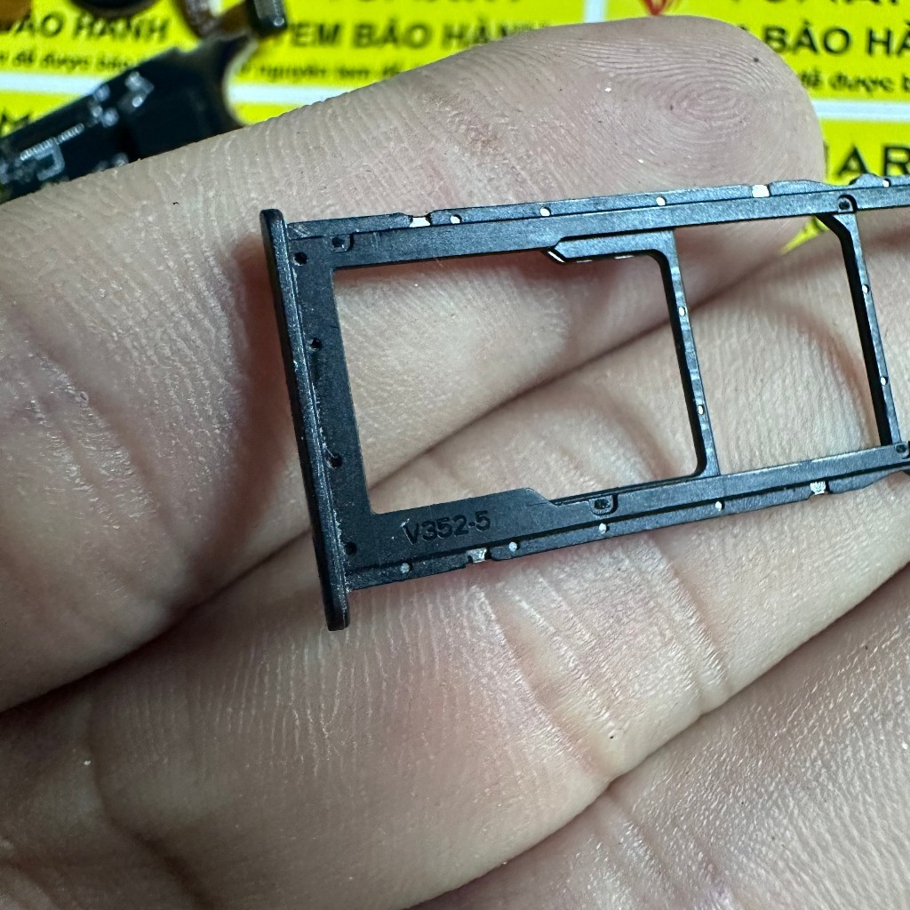 Khay sim Vsmart Star 5