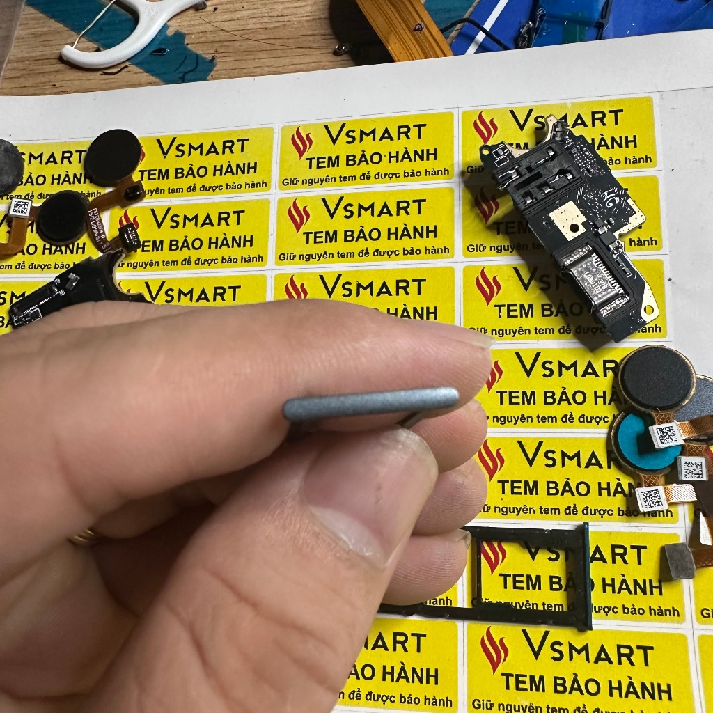 Khay sim Vsmart Star 5