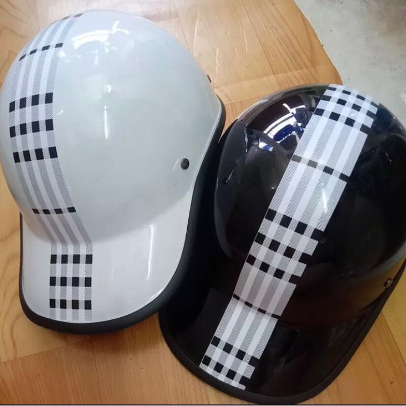 Mũ Bảo Hiểm Lưỡi Trai Kẻ Sọc Ca Rô Màu Đen, Trắng Siêu Nhẹ Siêu Rẻ