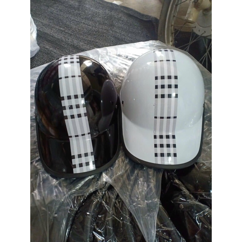 Mũ Bảo Hiểm Lưỡi Trai Kẻ Sọc Ca Rô Màu Đen, Trắng Siêu Nhẹ Siêu Rẻ