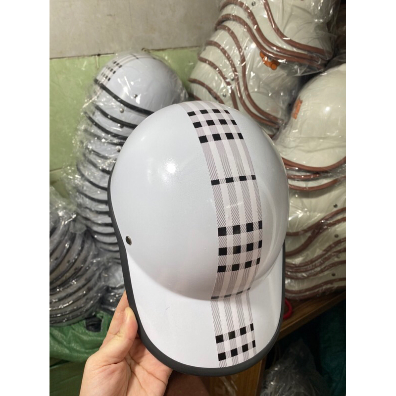 Mũ Bảo Hiểm Lưỡi Trai Kẻ Sọc Ca Rô Màu Đen, Trắng Siêu Nhẹ Siêu Rẻ