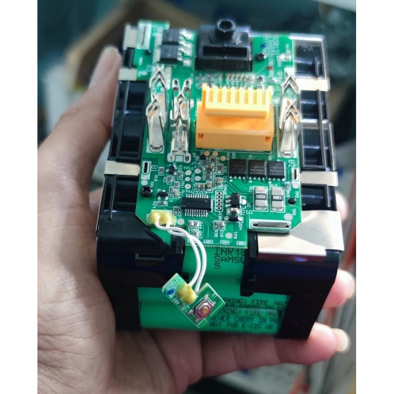 Pin đóng MAKITA 18v 7.5A  5s3p lõi samsung 25r chính hãng. bảo hành 6 tháng