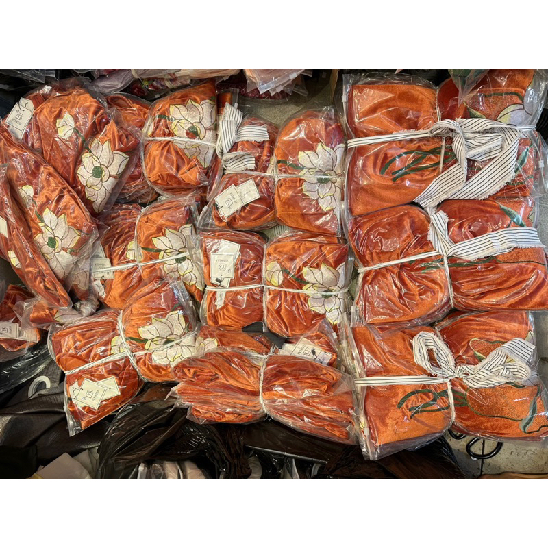 Váy nhung sát nách thêu hoa cam đất