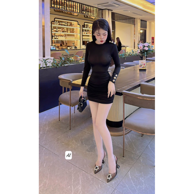 Váy body chất nhúng đính khuy vai