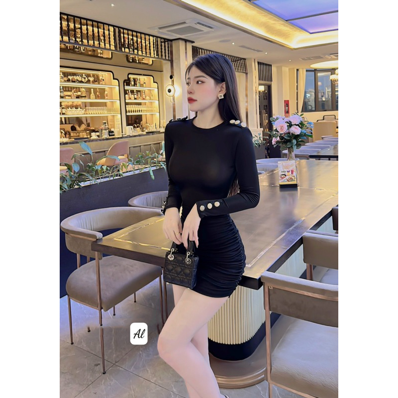 Váy body chất nhúng đính khuy vai