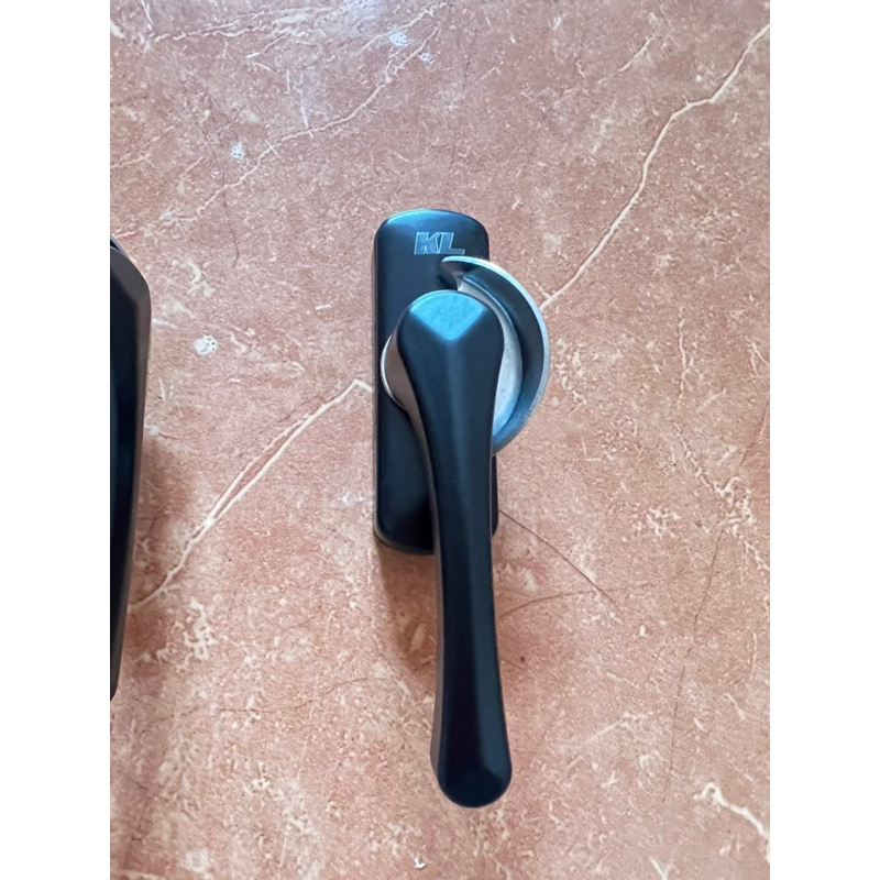 Khóa sò  dùng cho cửa sổ lùa