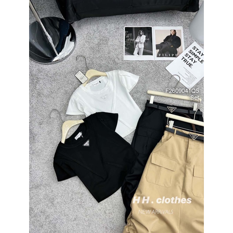 Set áo croptop ngực gắn tag tay con kèm chân váy kaki rút sườn dáng dài