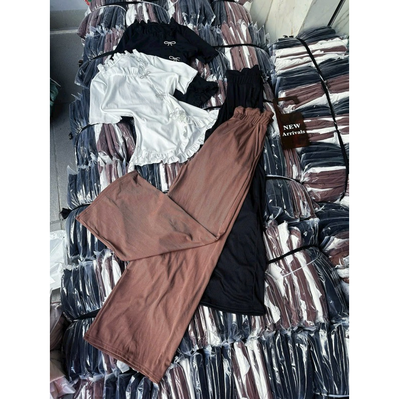 Set áo cuốn biên đính nơ đá kèm quần suông gân tăm y hình