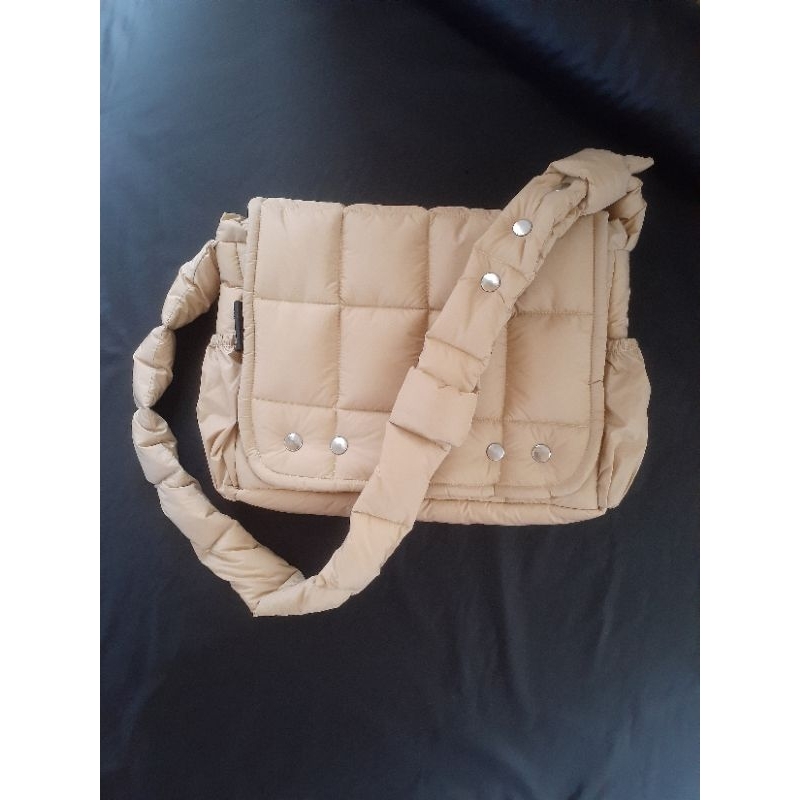 Túi đeo chéo chần bông cúc bấm tăng giảm dainystore cao cấp