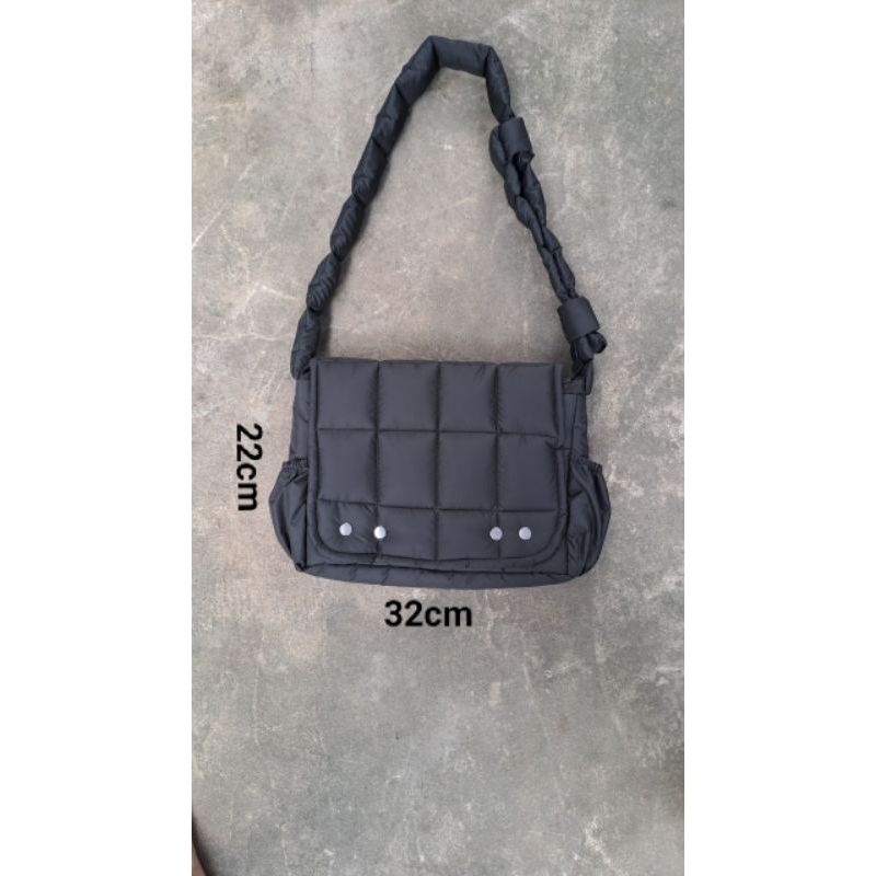 Túi đeo chéo chần bông cúc bấm tăng giảm dainystore cao cấp