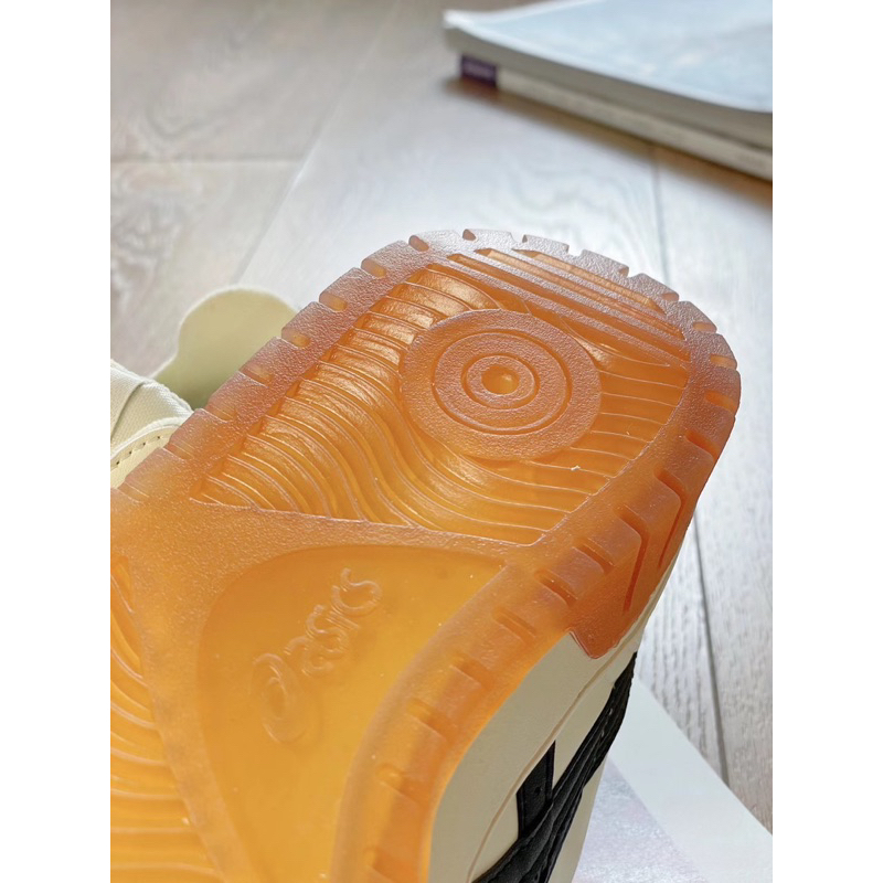 Giày sneaker asics court mz cream black gum