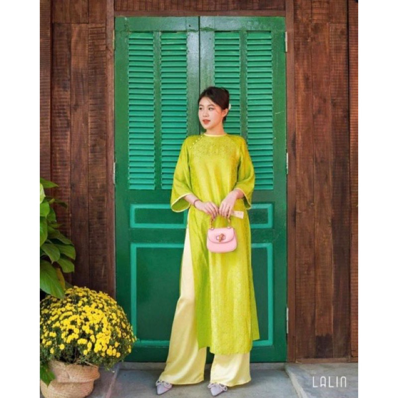 Áo dài lụa hoạ tiết Nhã Uyên thiết kế suông tay lỡ Hot nhất 2023