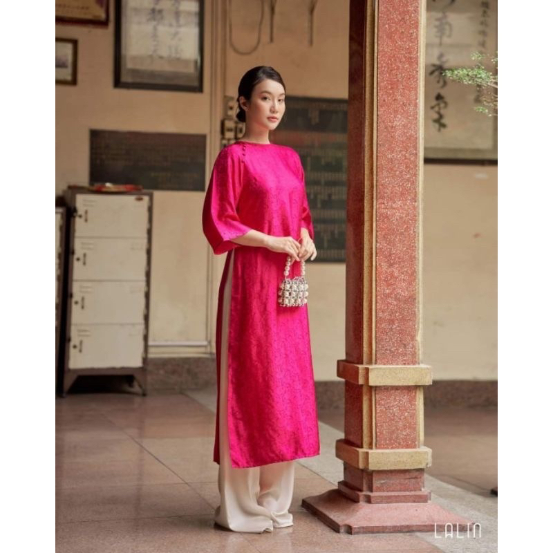 Áo dài lụa hoạ tiết Nhã Uyên thiết kế suông tay lỡ Hot nhất 2023