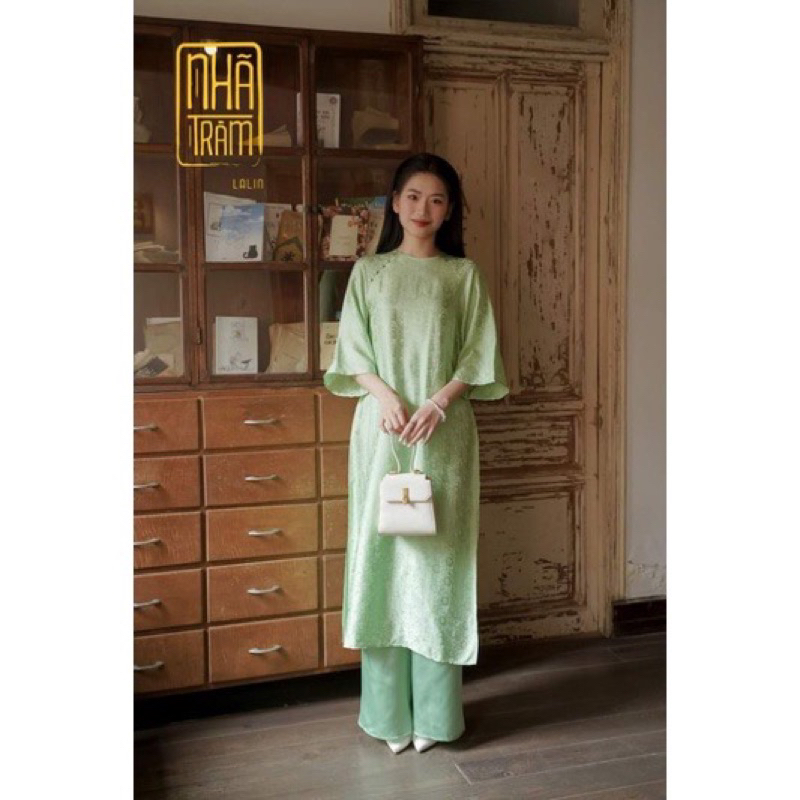 Áo dài lụa hoạ tiết Nhã Uyên thiết kế suông tay lỡ Hot nhất 2023