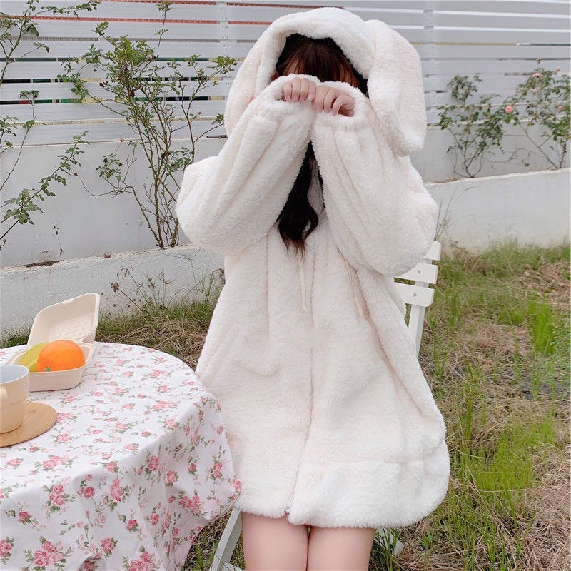 Áo khoác lông tại thỏ dài giấu quần cute cho các nàng