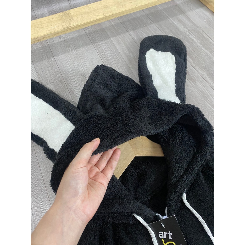 Áo khoác lông tại thỏ dài giấu quần cute cho các nàng