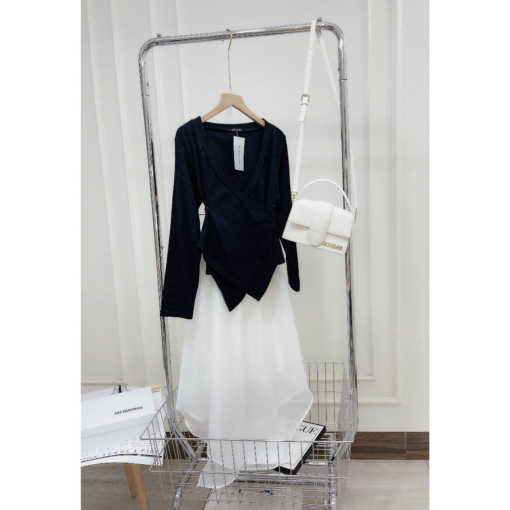 Áo len tăm đen 2 tà mix chân váy trắng 3 lớp cho các nàng