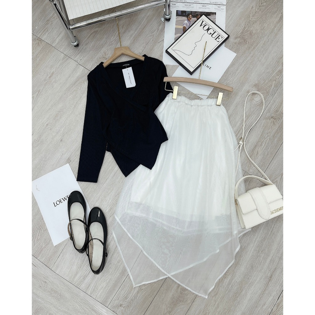 Áo len tăm đen 2 tà mix chân váy trắng 3 lớp cho các nàng