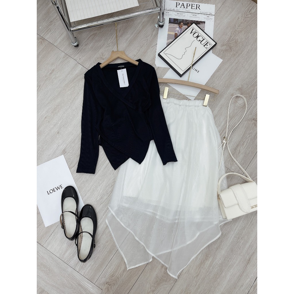 Áo len tăm đen 2 tà mix chân váy trắng 3 lớp cho các nàng