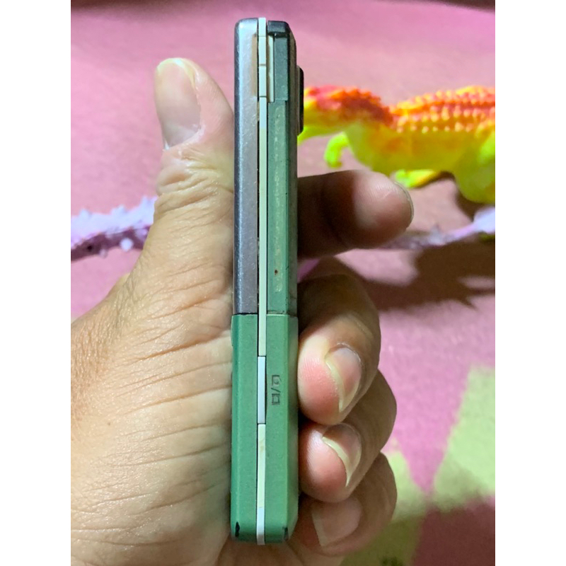 Xác sống điện thoại sony T650i xanh hiếm