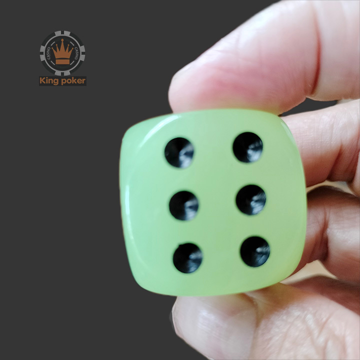 2 Viên xúc xắc trắng dạ quang phát sáng trong đêm tối size lớn 30mm