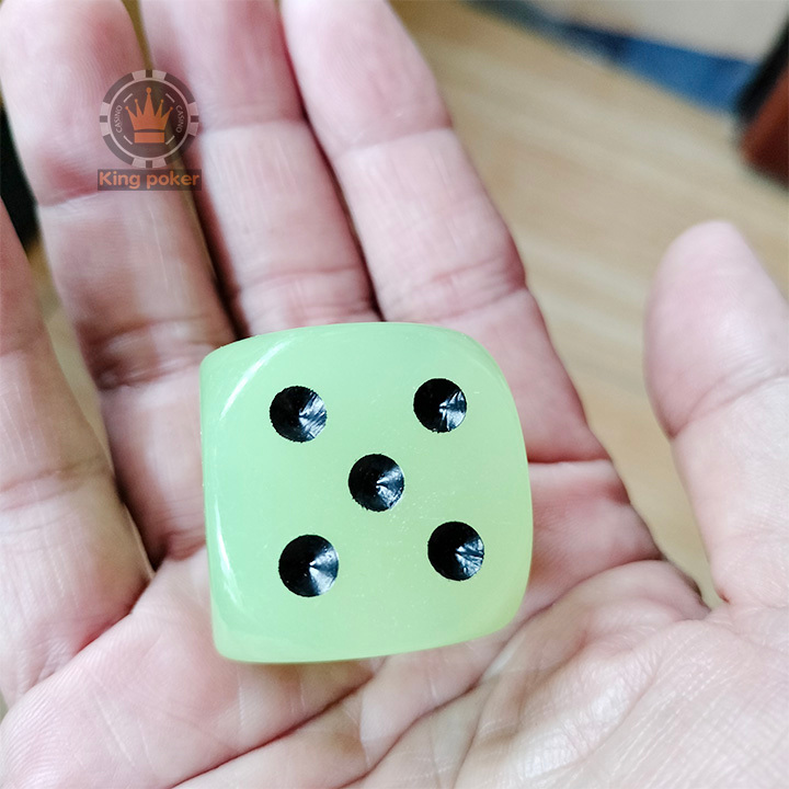 2 Viên xúc xắc trắng dạ quang phát sáng trong đêm tối size lớn 30mm