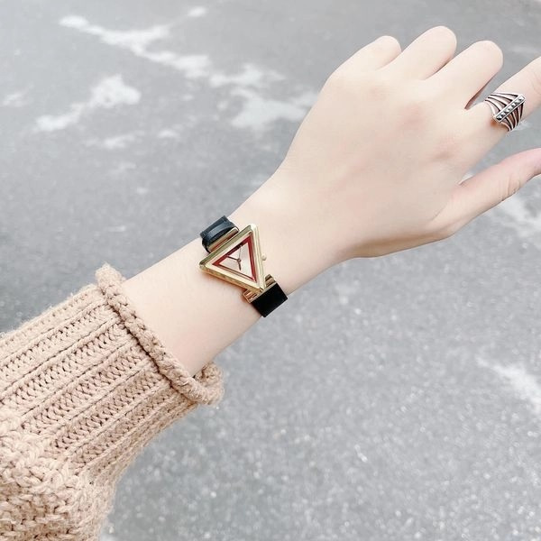 Đồng Hồ Nữ Guess Mặt Tam giác GW0548L3 GW0548L2 Dây Da - Size 34mm