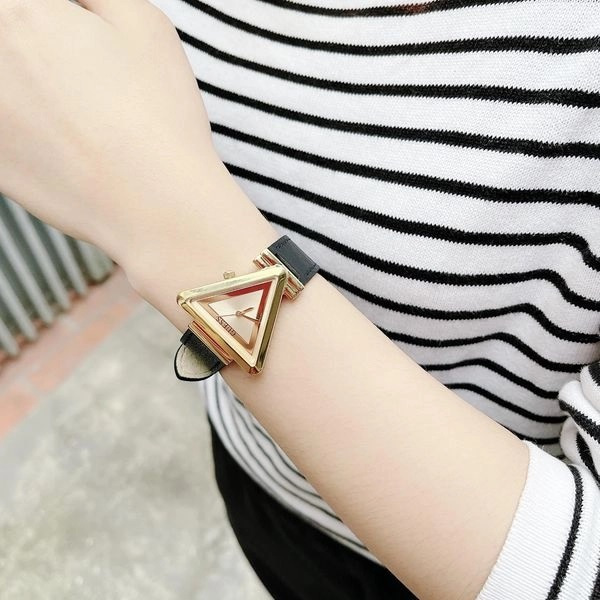 Đồng Hồ Nữ Guess Mặt Tam giác GW0548L3 GW0548L2 Dây Da - Size 34mm