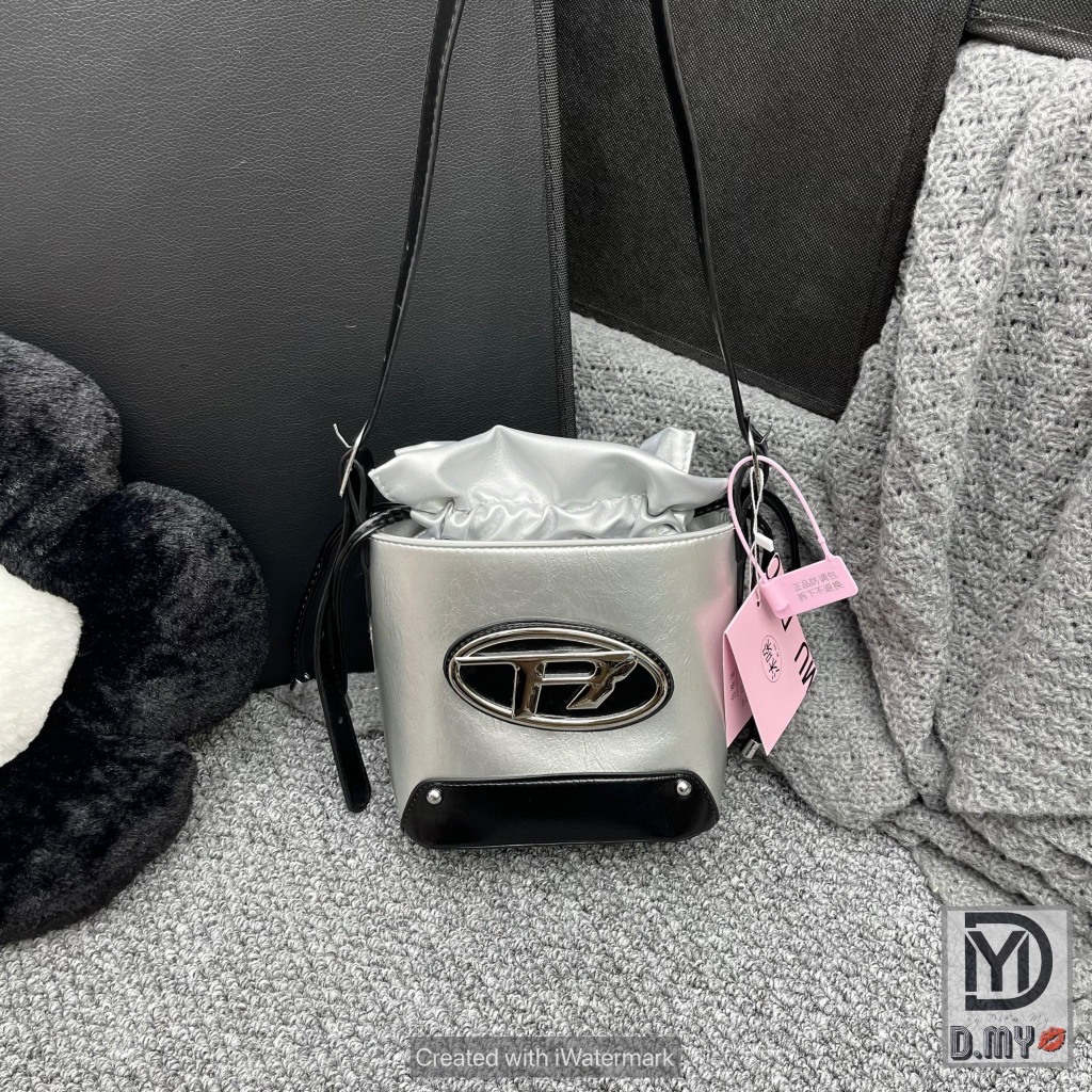 Túi đeo chéo R size 20 trendy vừa điện thoại