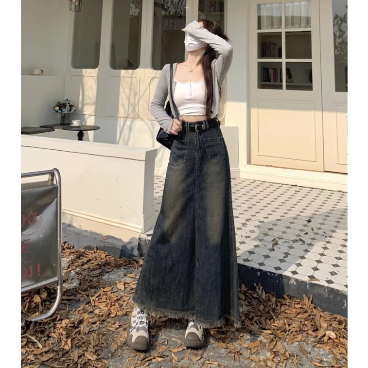 Chân váy jean dài đuôi cá màu xanh đen retro wax lai tua rua, hai túi trước