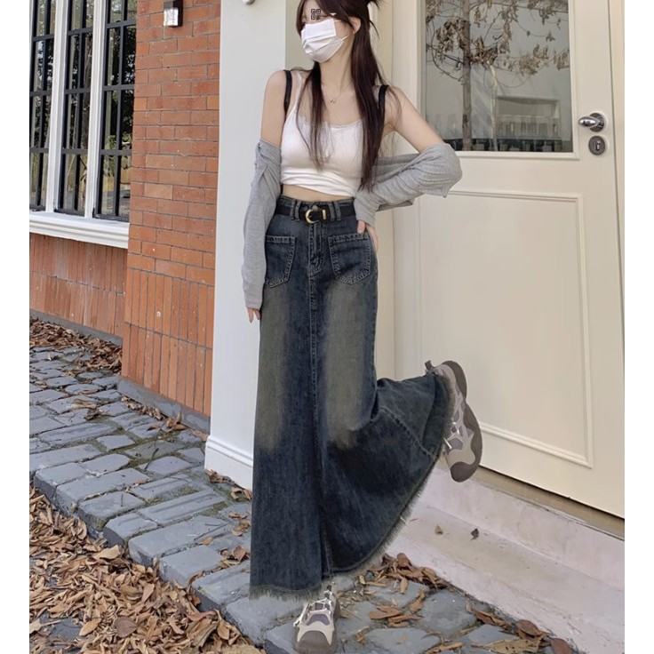 Chân váy jean dài đuôi cá màu xanh đen retro wax lai tua rua, hai túi trước