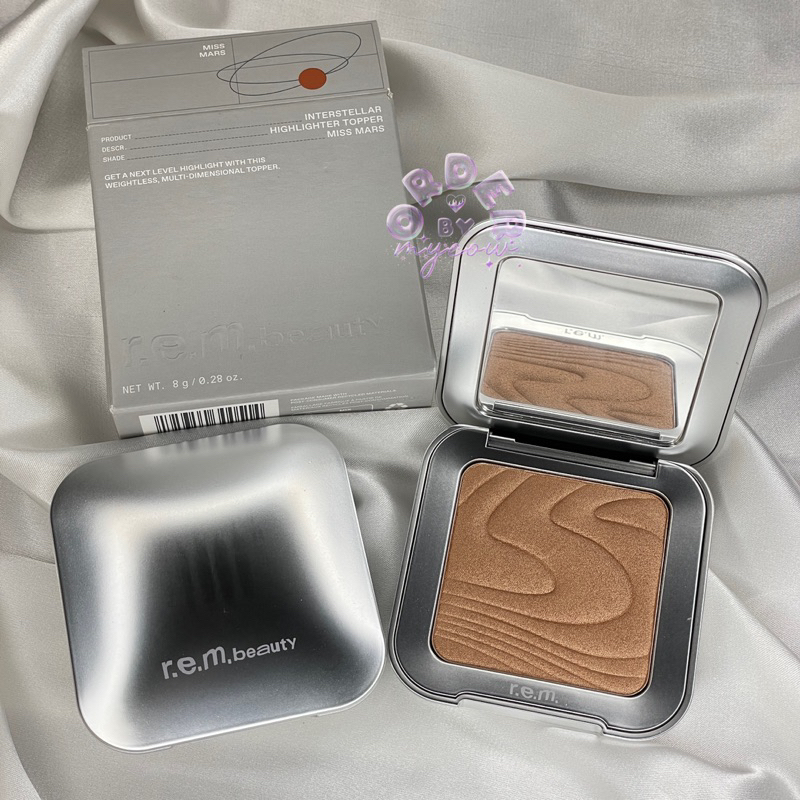 Phấn bắt sáng hạt nhũ mịn interstellar highlighter topper