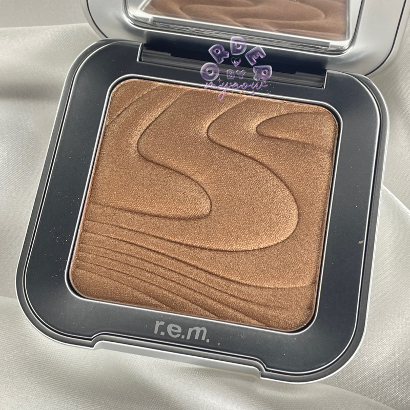 Phấn bắt sáng hạt nhũ mịn interstellar highlighter topper