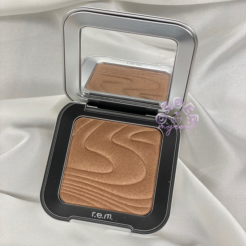 Phấn bắt sáng hạt nhũ mịn interstellar highlighter topper