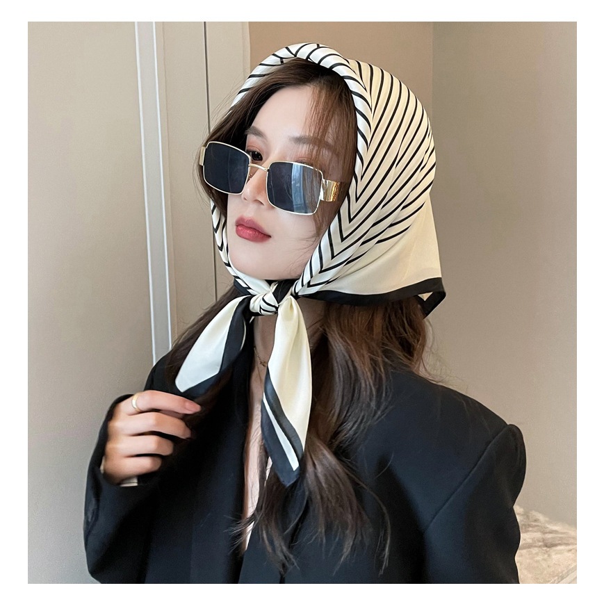 Khăn lụa vuông da beo màu trắng đen 70x70cm THYTHY STORE