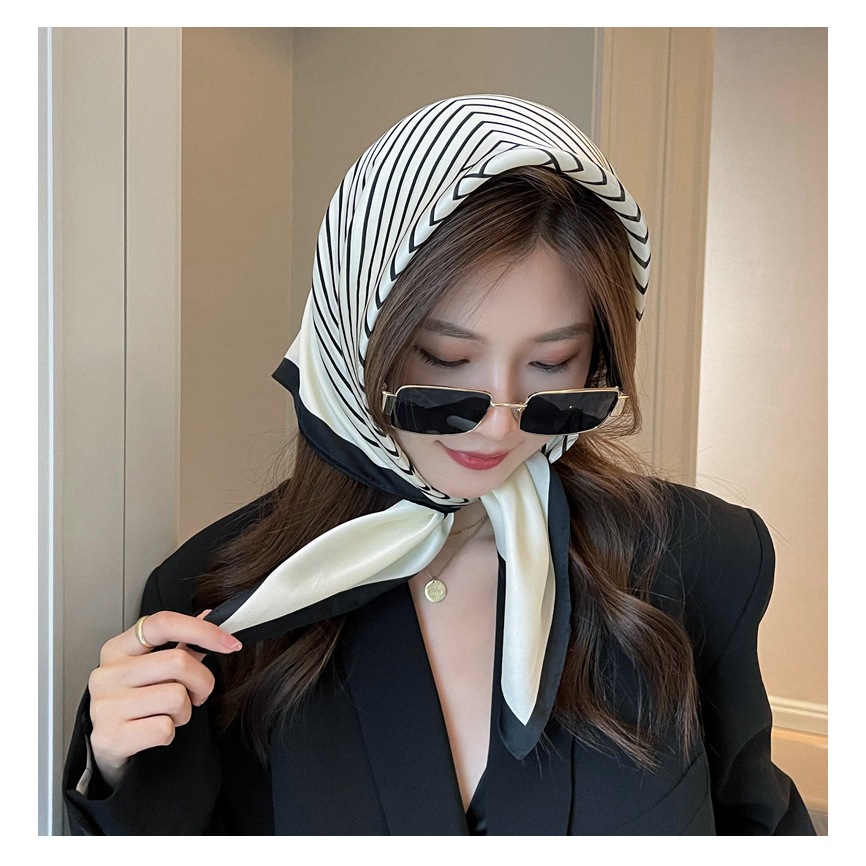 Khăn lụa vuông da beo màu trắng đen 70x70cm THYTHY STORE
