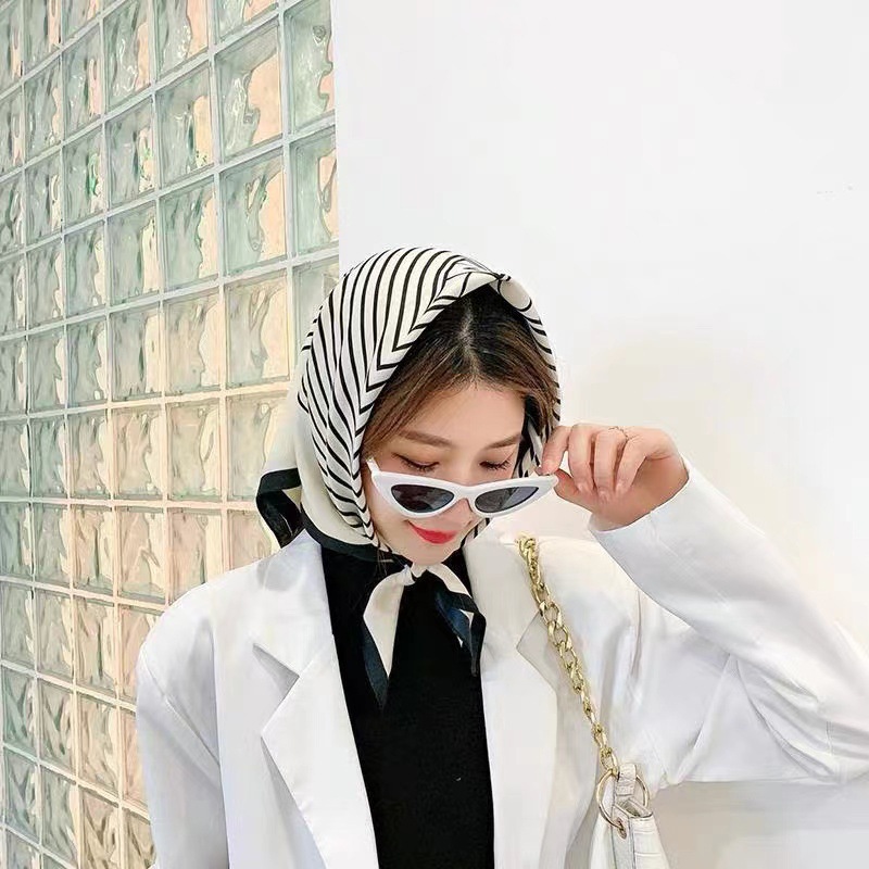 Khăn lụa vuông da beo màu trắng đen 70x70cm THYTHY STORE