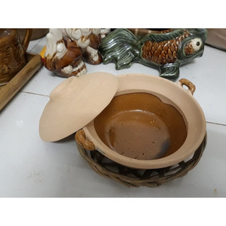 Nồi đất kho thịt cá chống dính G01 tráng men không kén bếp kèm nắp nồi , có 2 quai cầm tiện lợi , giúp món ăn thơm ngon