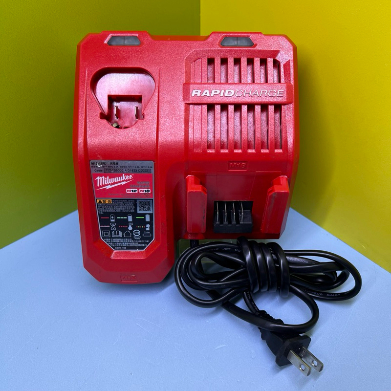 Sạc Milwaukee M12-M18 6A nhanh lên điện 220v